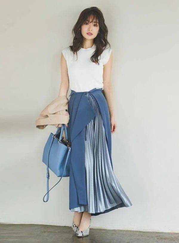 天熱了,襯衫可以收起來了,今年流行無袖衫 半裙,顯瘦還時髦