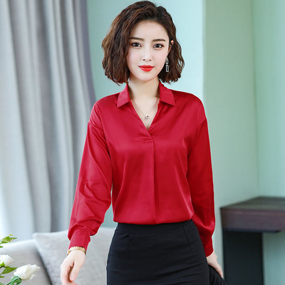 女人不要襯衫塞進(jìn)褲子,太土!瞧精明女人這樣穿,你就是女神本人